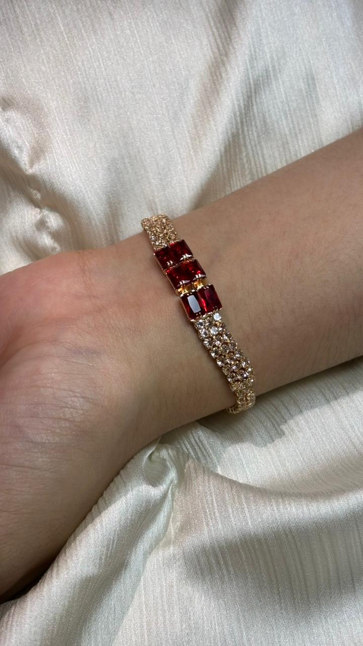 Luxury Glow – Gold Bracelet with Ruby-Red Stones