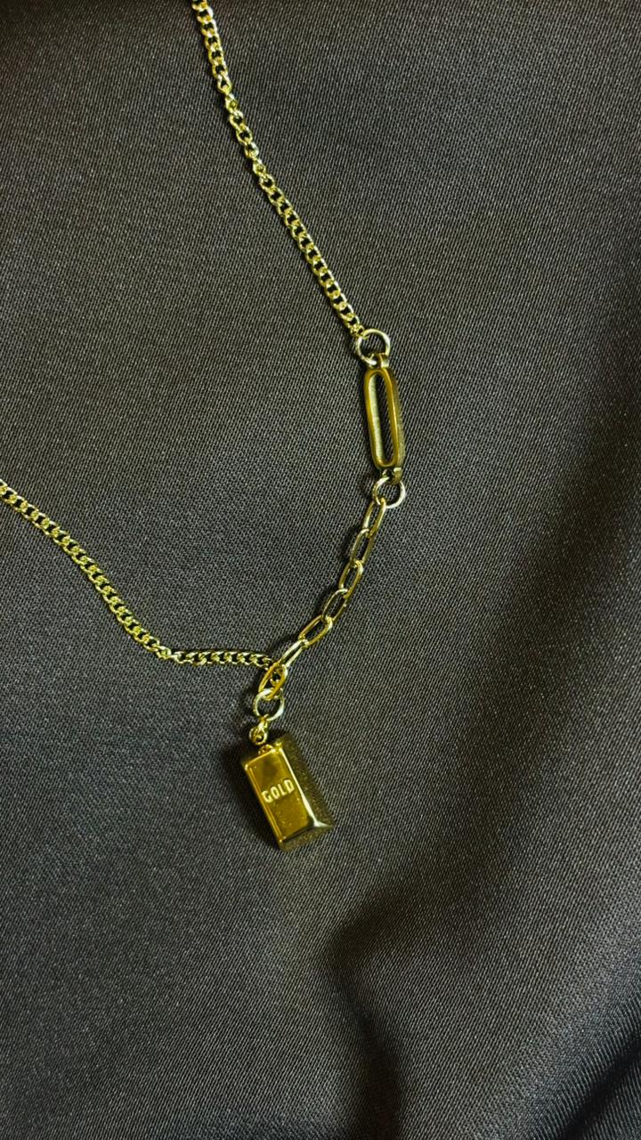 Elegant Gold Bar Pendant Necklace