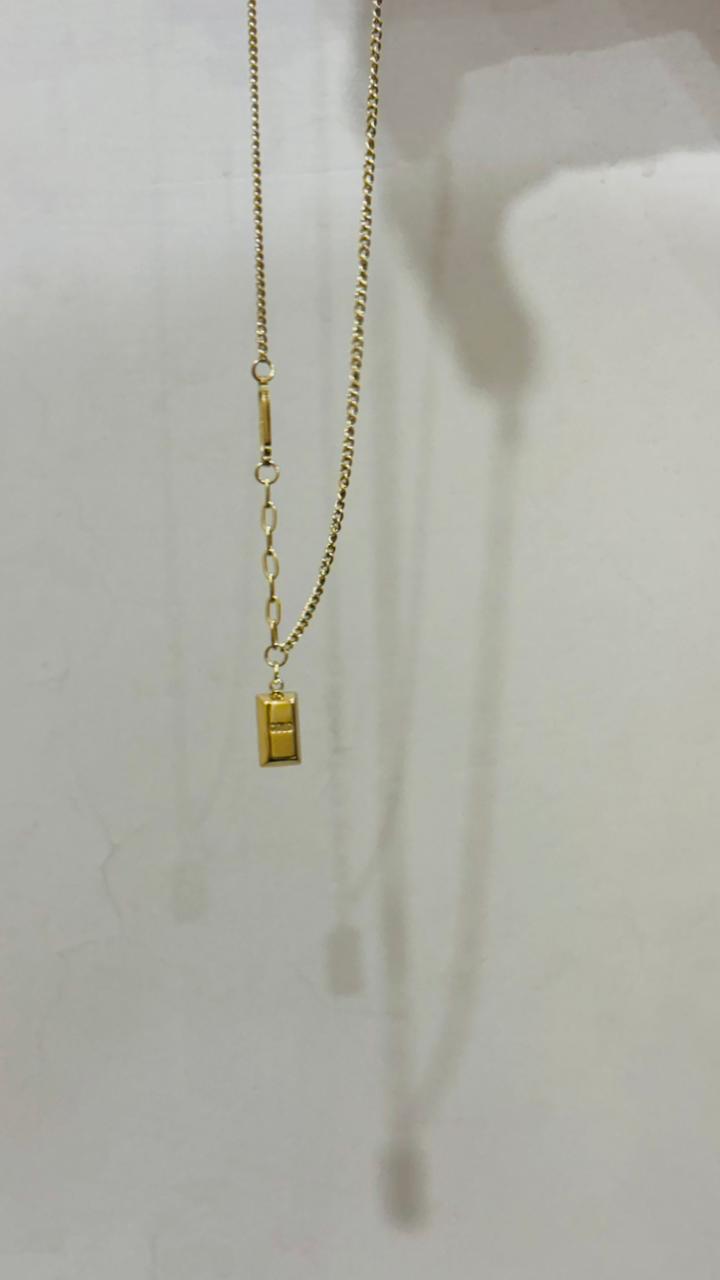 Elegant Gold Bar Pendant Necklace