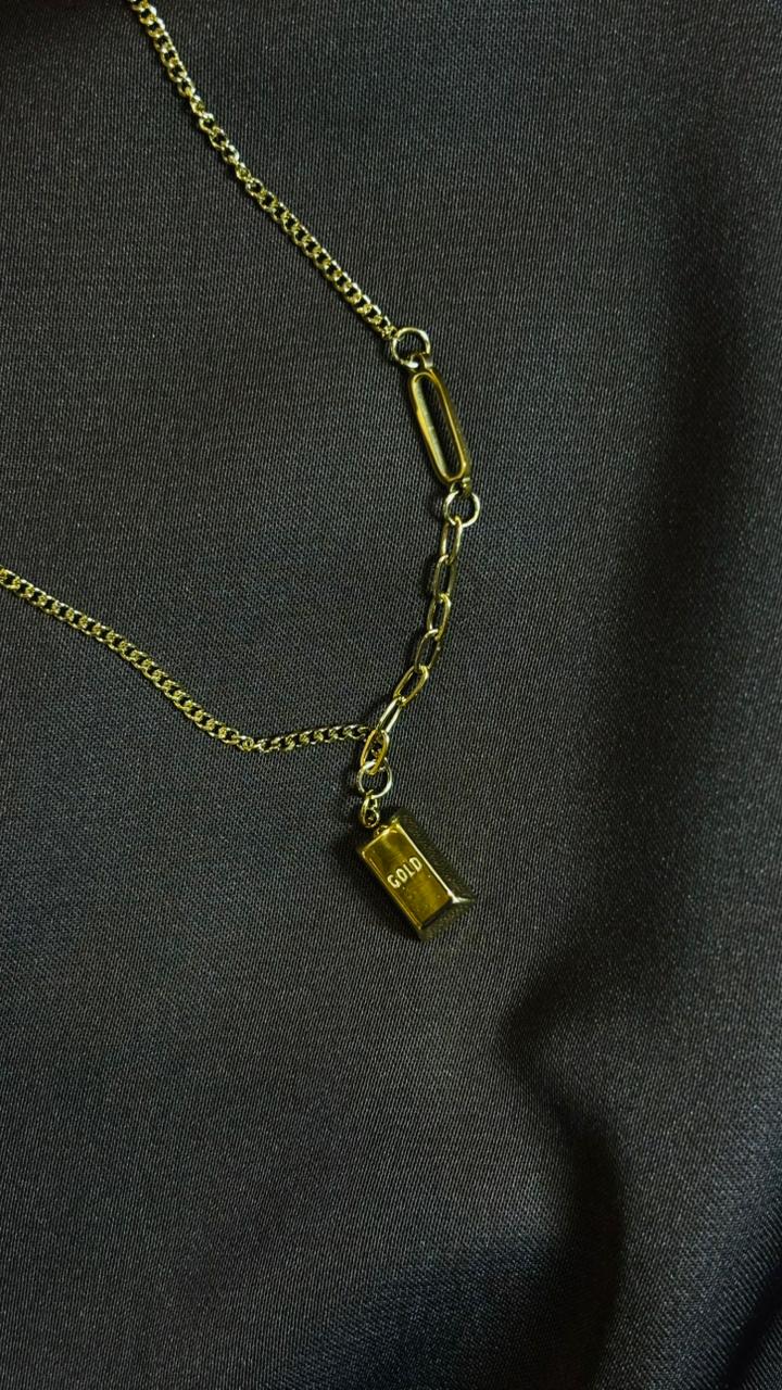 Elegant Gold Bar Pendant Necklace