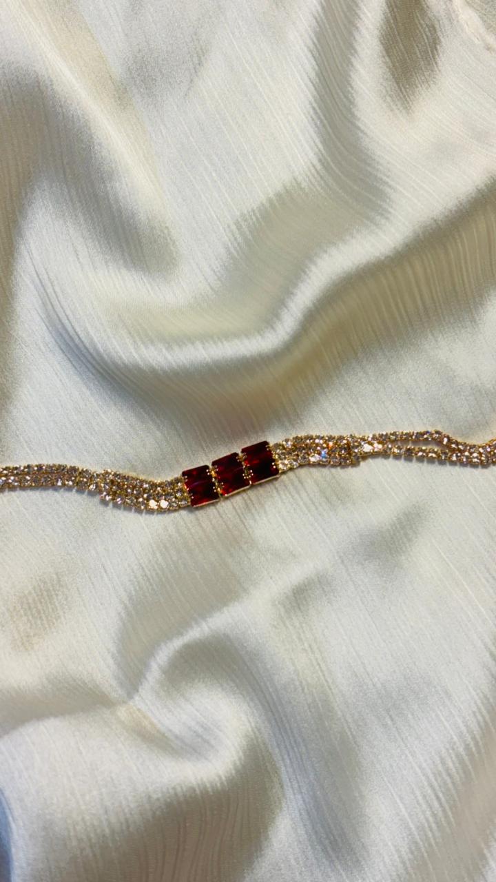 Luxury Glow – Gold Bracelet with Ruby-Red Stones