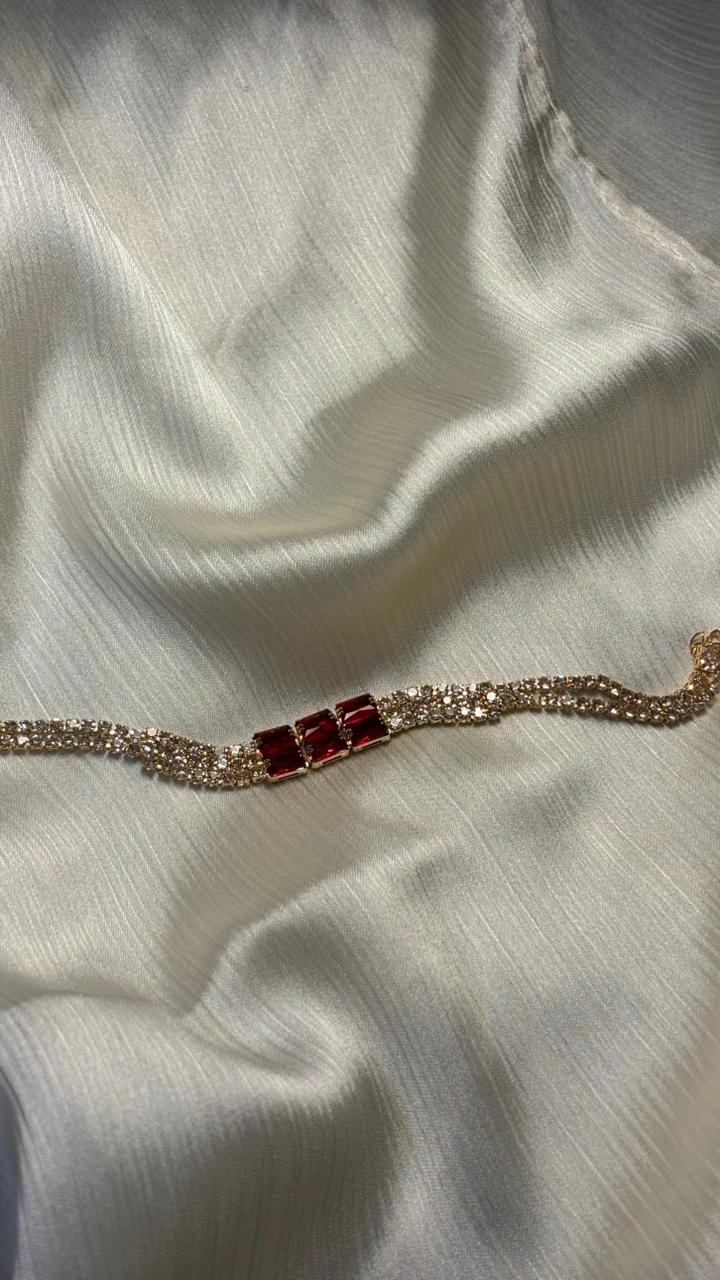 Luxury Glow – Gold Bracelet with Ruby-Red Stones