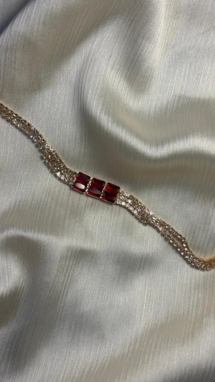 Luxury Glow – Gold Bracelet with Ruby-Red Stones