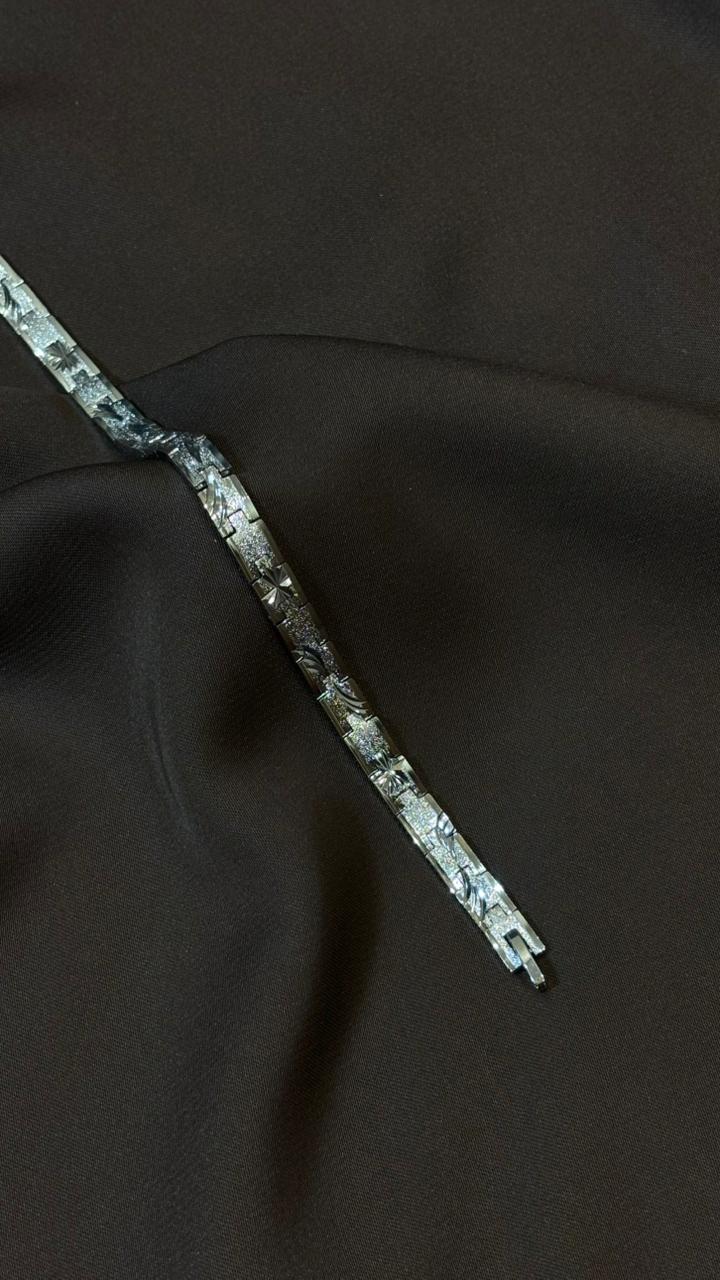 Refined Elegance – Silver Textured Link Bracelet