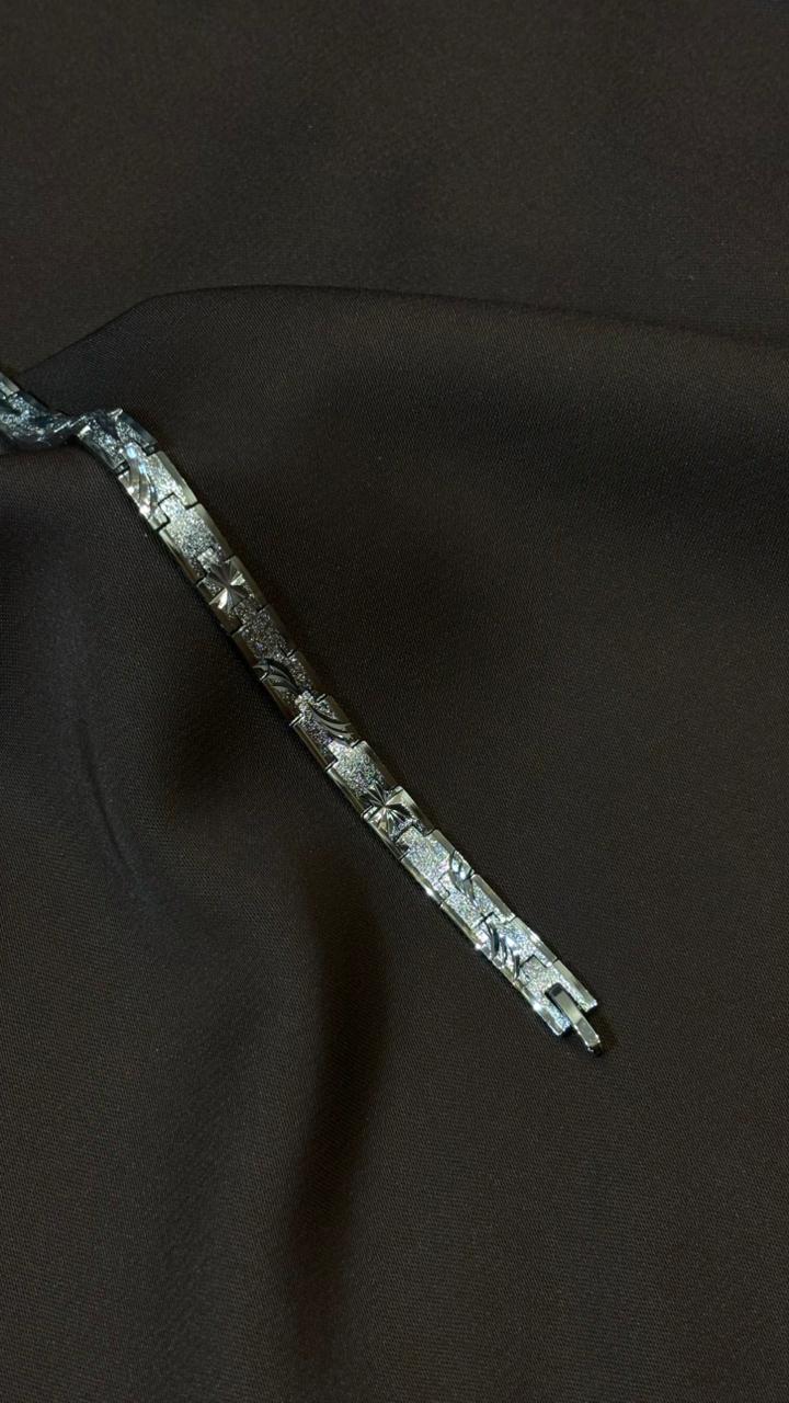 Refined Elegance – Silver Textured Link Bracelet