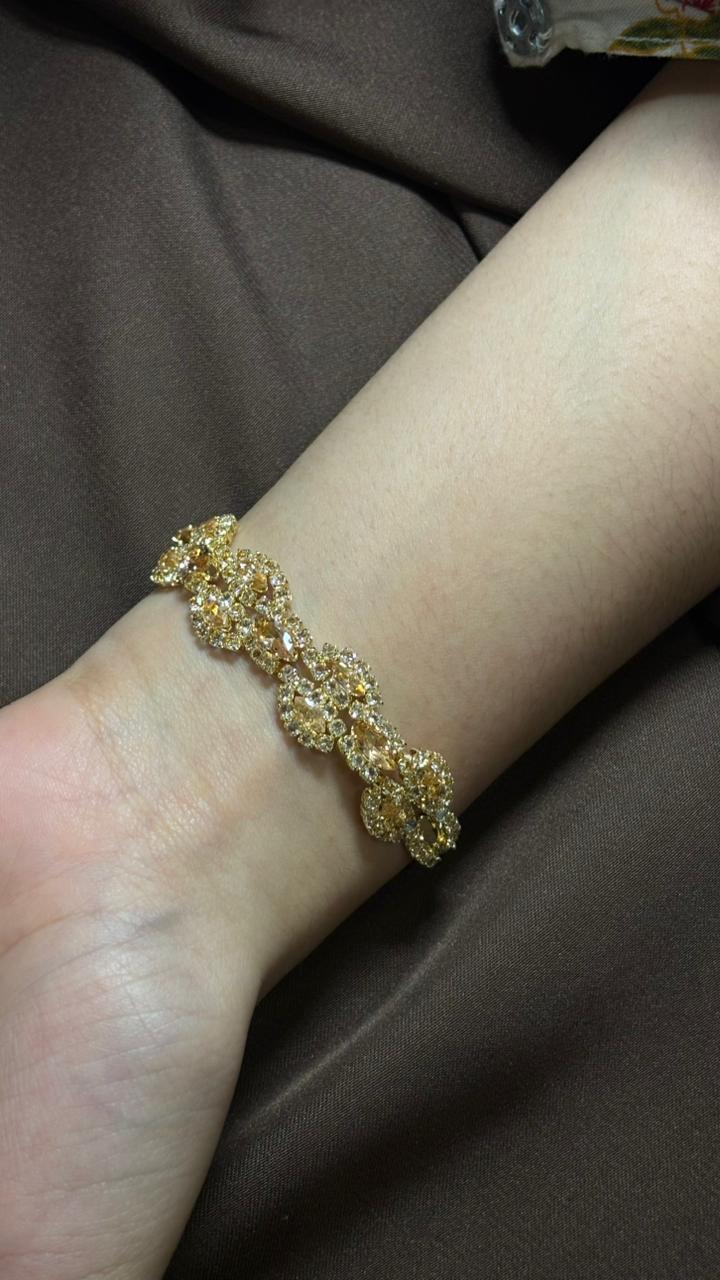 Luxury Gold-Plated Floral Bracelet – Statement Jewelry