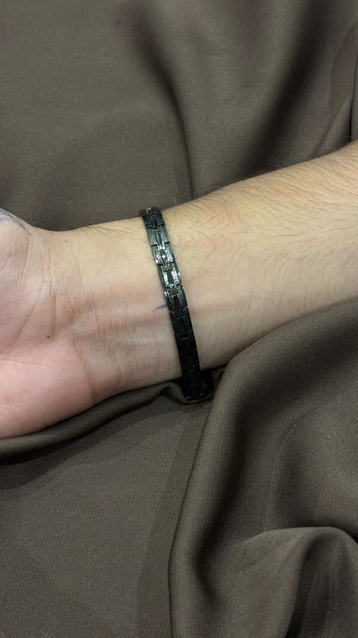 Elegant Black Crystal Bracelet – Sleek & Modern Design