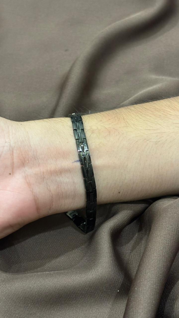 Elegant Black Crystal Bracelet – Sleek & Modern Design