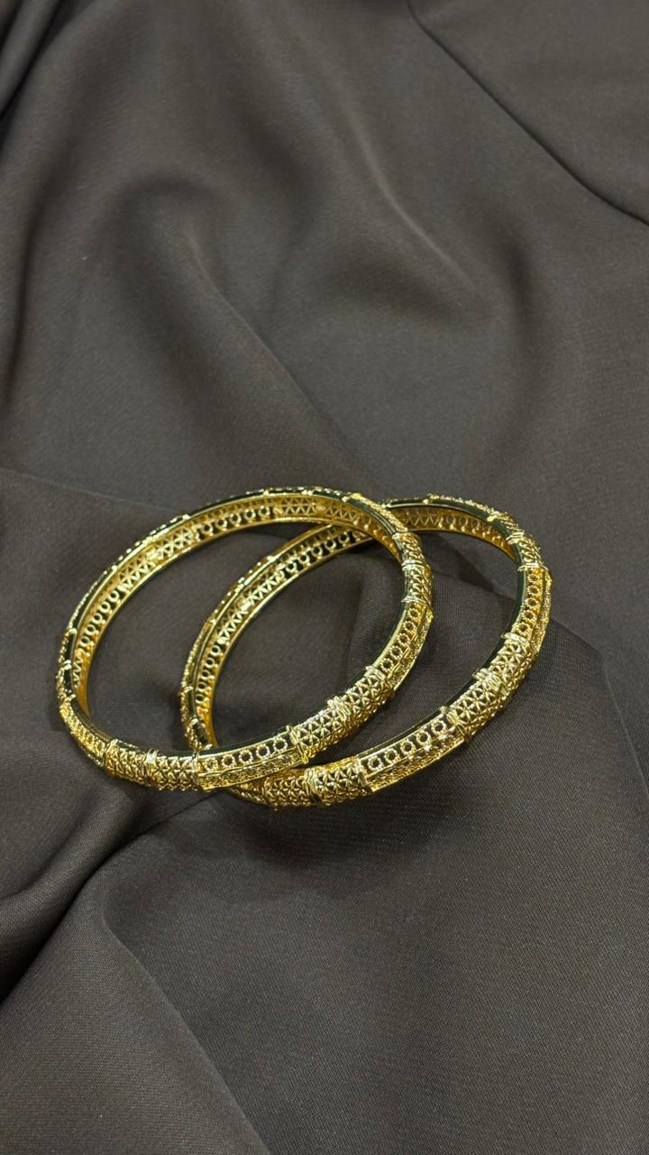 Intricate Designer Gold Bangles – A Blend of Tradition & Modern Style