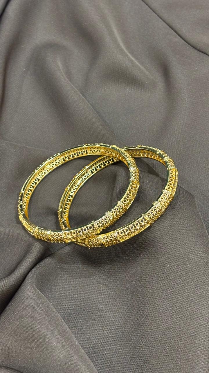 Intricate Designer Gold Bangles – A Blend of Tradition & Modern Style