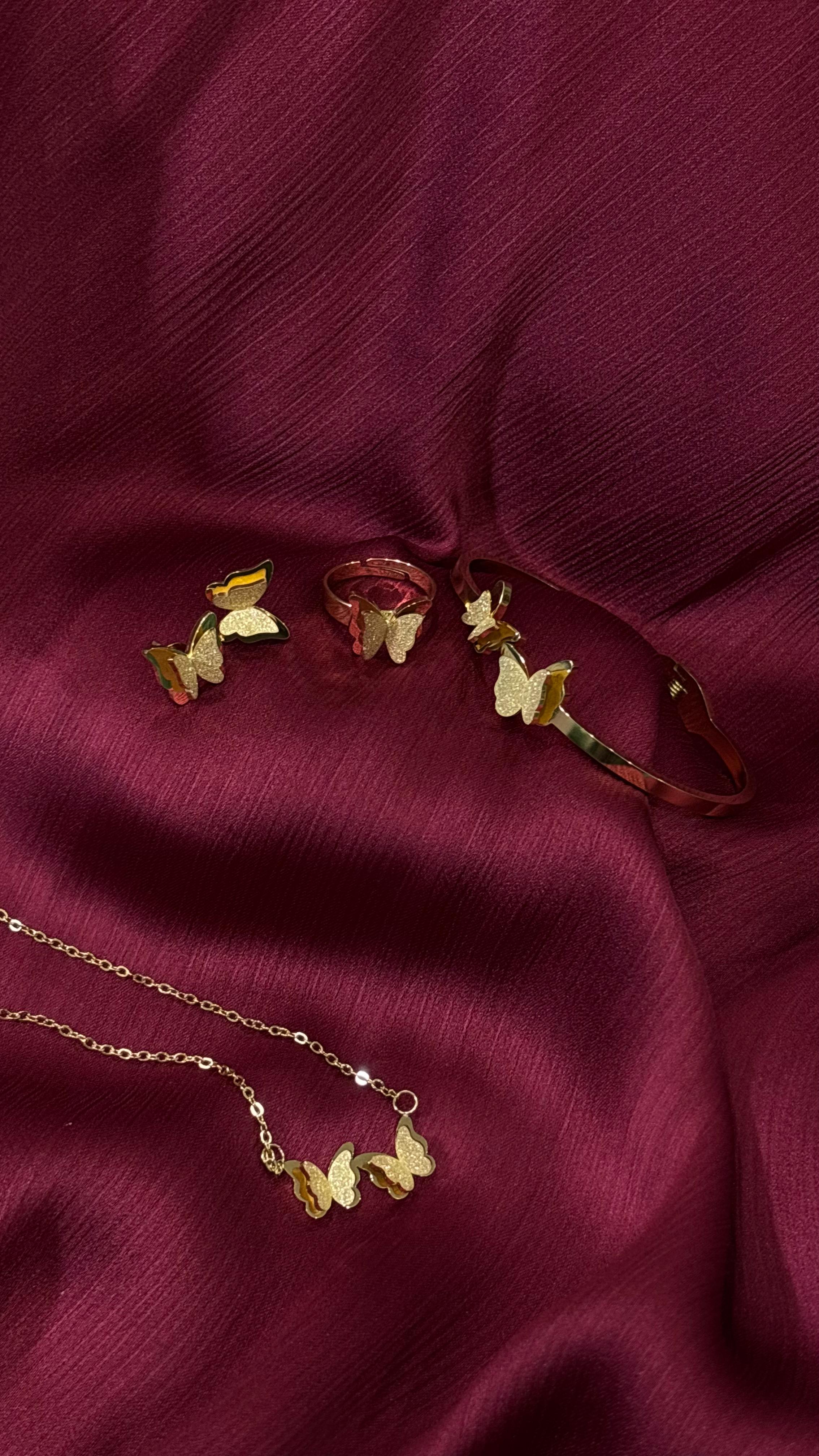 Elegant Butterfly Charm Jewelry Set – Bracelet, Necklace & Ring