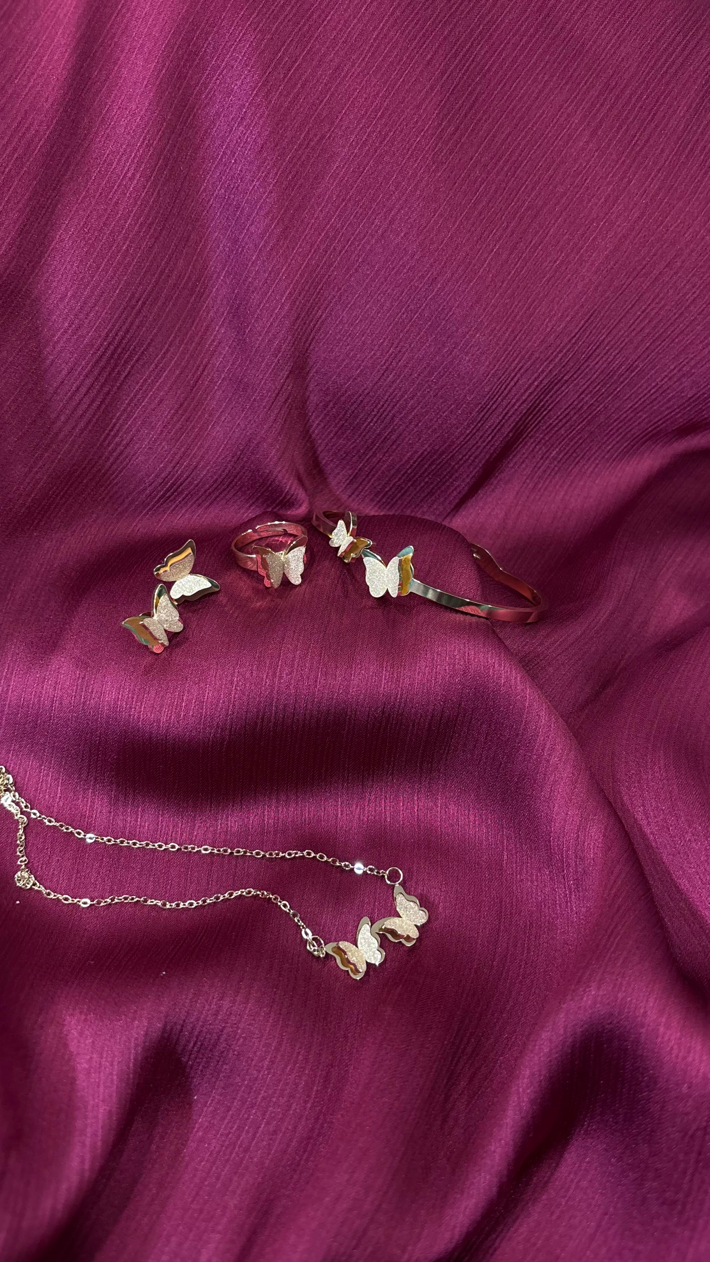 Elegant Butterfly Charm Jewelry Set – Bracelet, Necklace & Ring